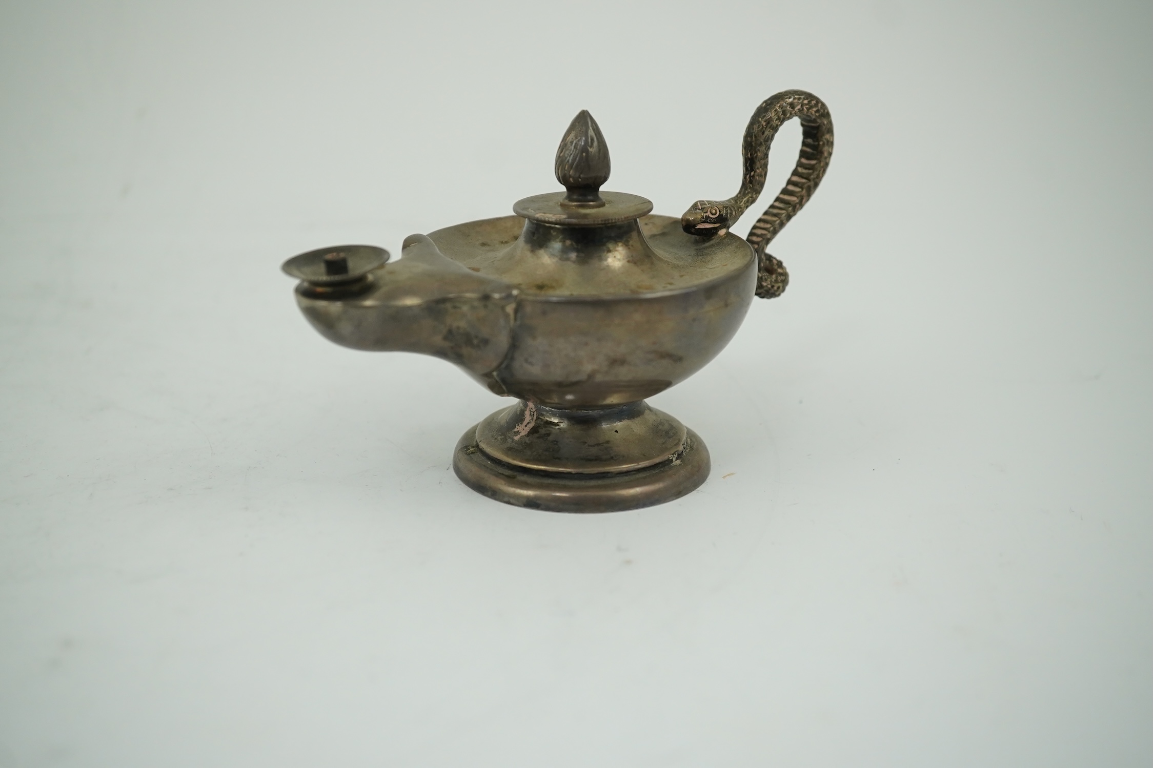 A late Victorian silver club lighter modelled as an oil lamp with serpent handle, Goldsmiths & Silversmiths Co Ltd, London, 1900, length 12cm. Condition - fair to good